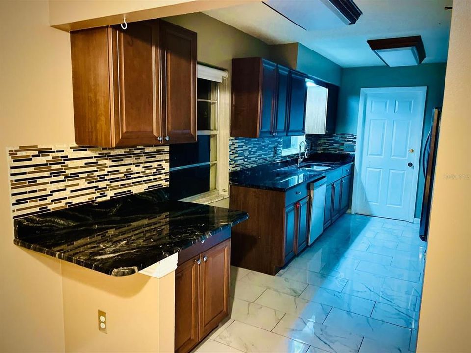 For Sale: $359,999 (3 beds, 2 baths, 1094 Square Feet)