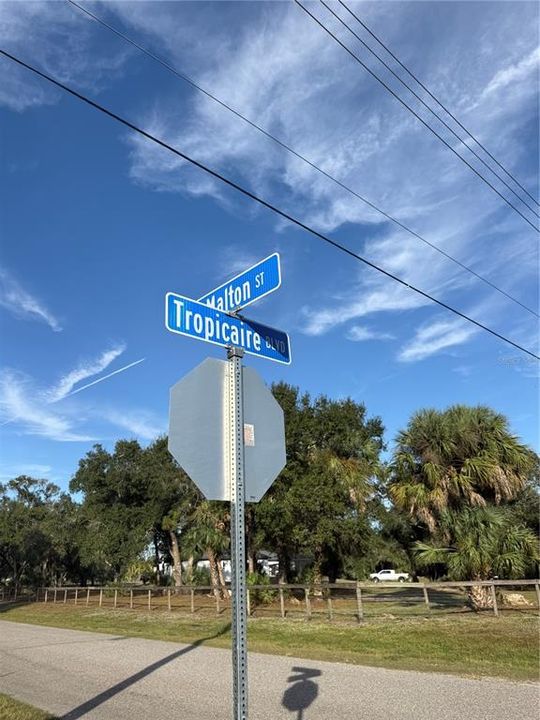 На продажу: $367,000 (3.67 acres)