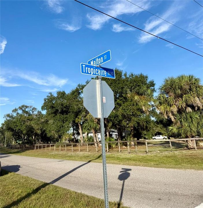 На продажу: $367,000 (3.67 acres)