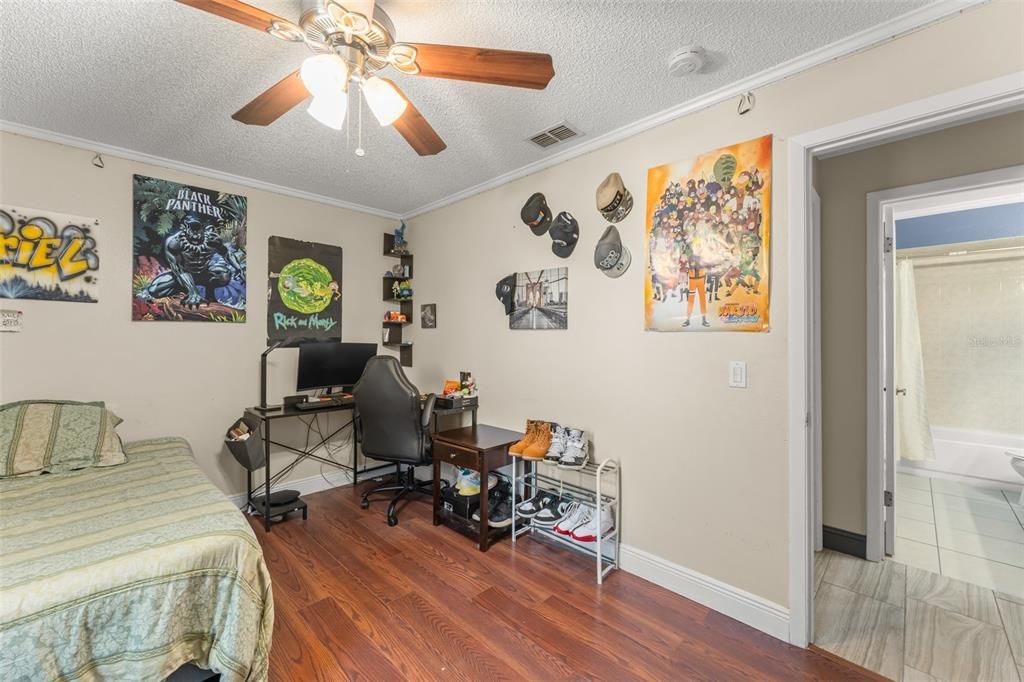 待售: $355,000 (4 贝兹, 2 浴室, 1666 平方英尺)