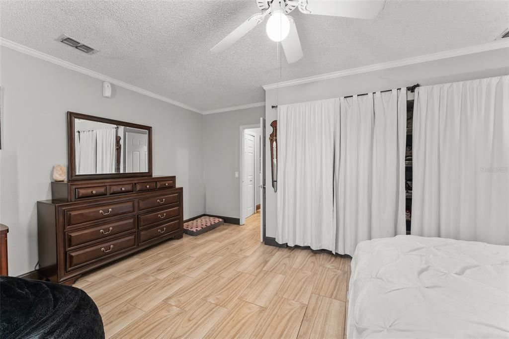 待售: $355,000 (4 贝兹, 2 浴室, 1666 平方英尺)