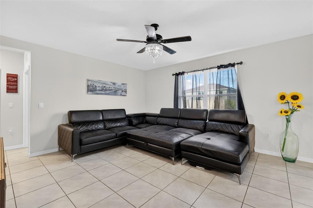 En Venta: $410,000 (5 camas, 3 baños, 2626 Pies cuadrados)