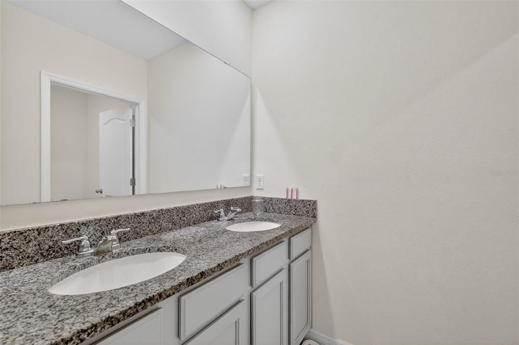 En Venta: $410,000 (5 camas, 3 baños, 2626 Pies cuadrados)