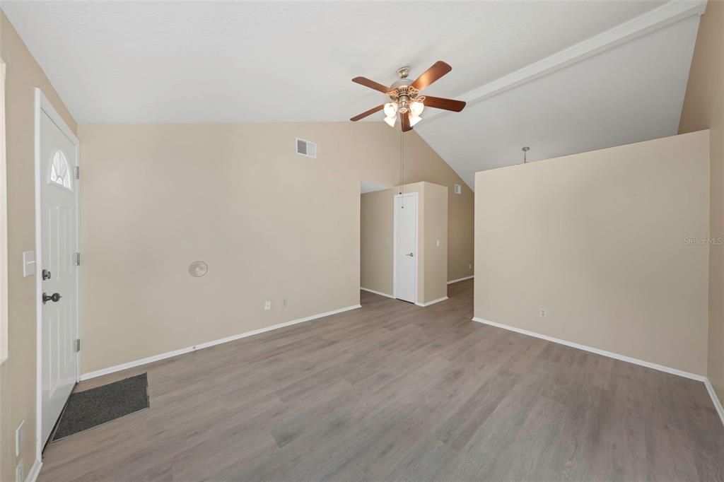 En Venta: $305,000 (3 camas, 2 baños, 928 Pies cuadrados)