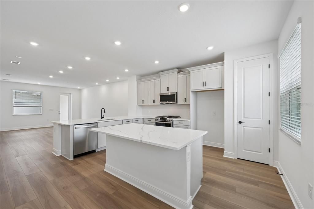 Active With Contract: $399,999 (3 beds, 2 baths, 1694 Square Feet)