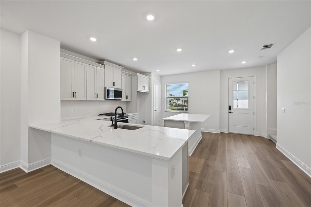 Active With Contract: $399,999 (3 beds, 2 baths, 1694 Square Feet)