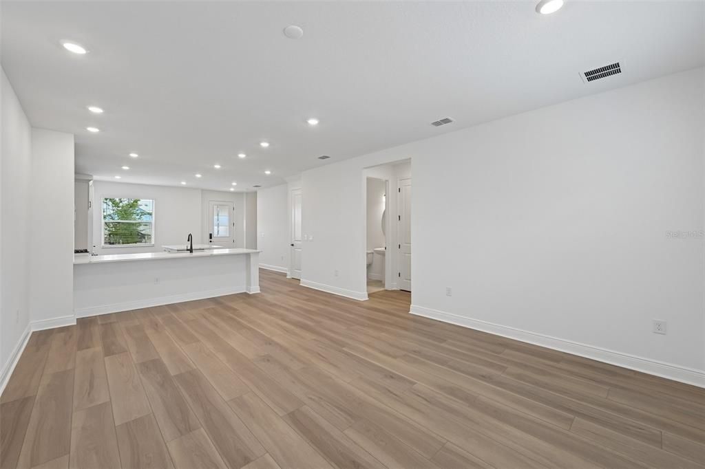 Active With Contract: $399,999 (3 beds, 2 baths, 1694 Square Feet)