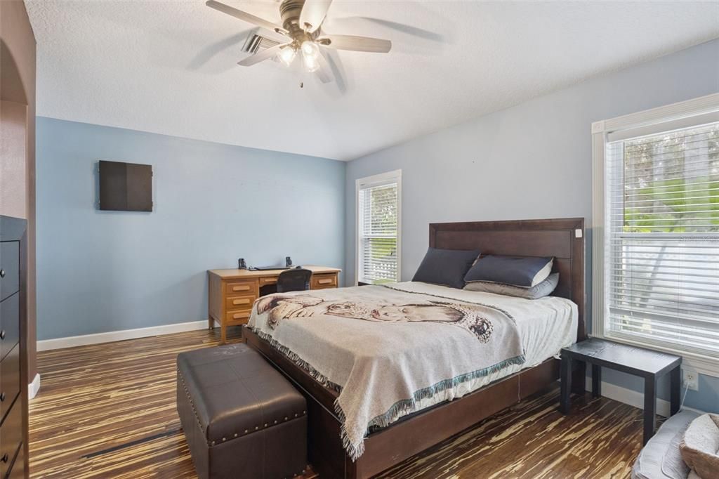 待售: $295,000 (3 贝兹, 2 浴室, 1451 平方英尺)