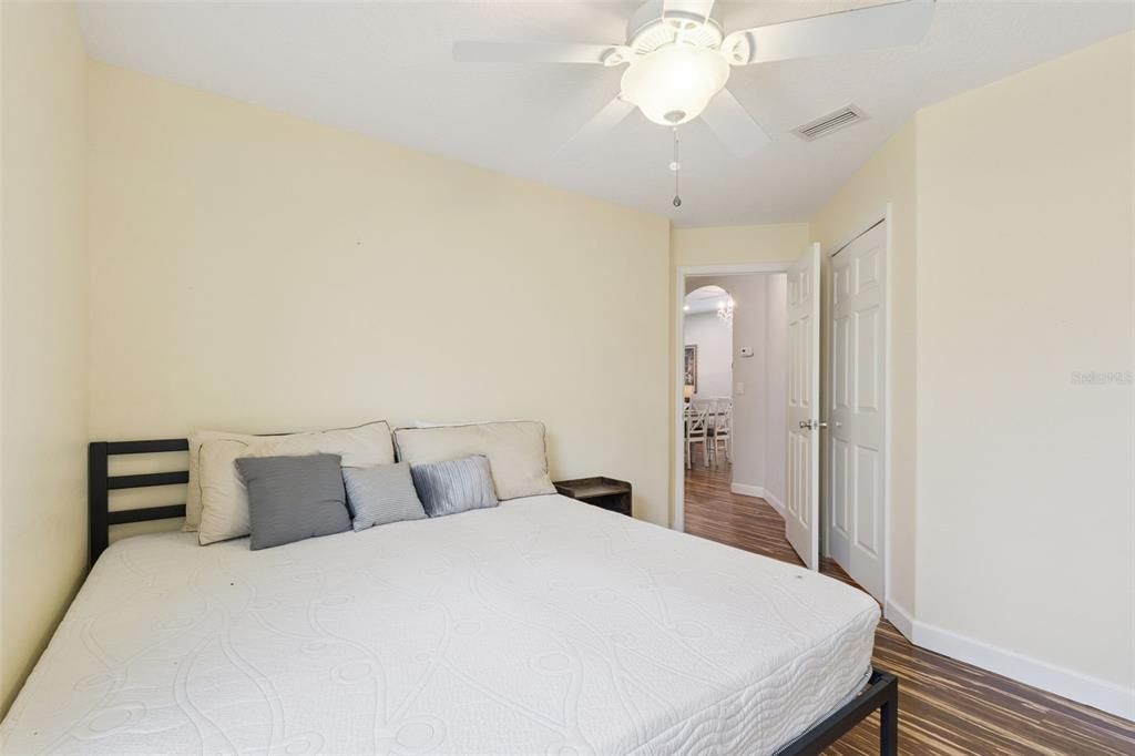 待售: $295,000 (3 贝兹, 2 浴室, 1451 平方英尺)