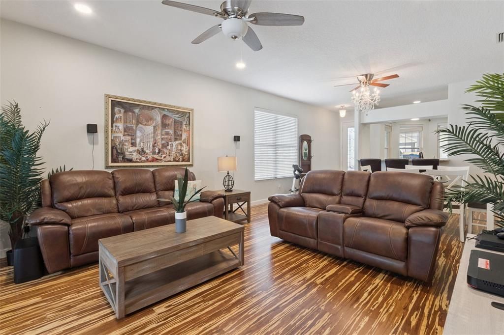 待售: $295,000 (3 贝兹, 2 浴室, 1451 平方英尺)