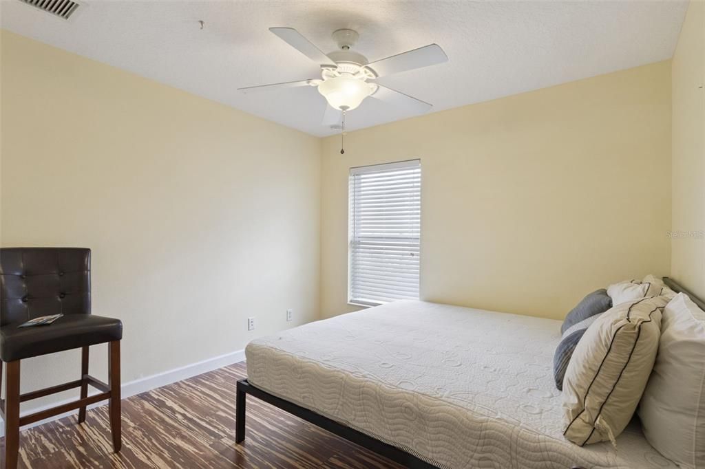 待售: $295,000 (3 贝兹, 2 浴室, 1451 平方英尺)