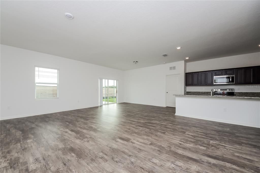 出租: $1,955 (3 贝兹, 2 浴室, 1307 平方英尺)