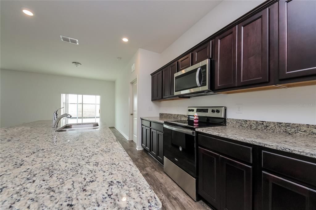 出租: $1,955 (3 贝兹, 2 浴室, 1307 平方英尺)