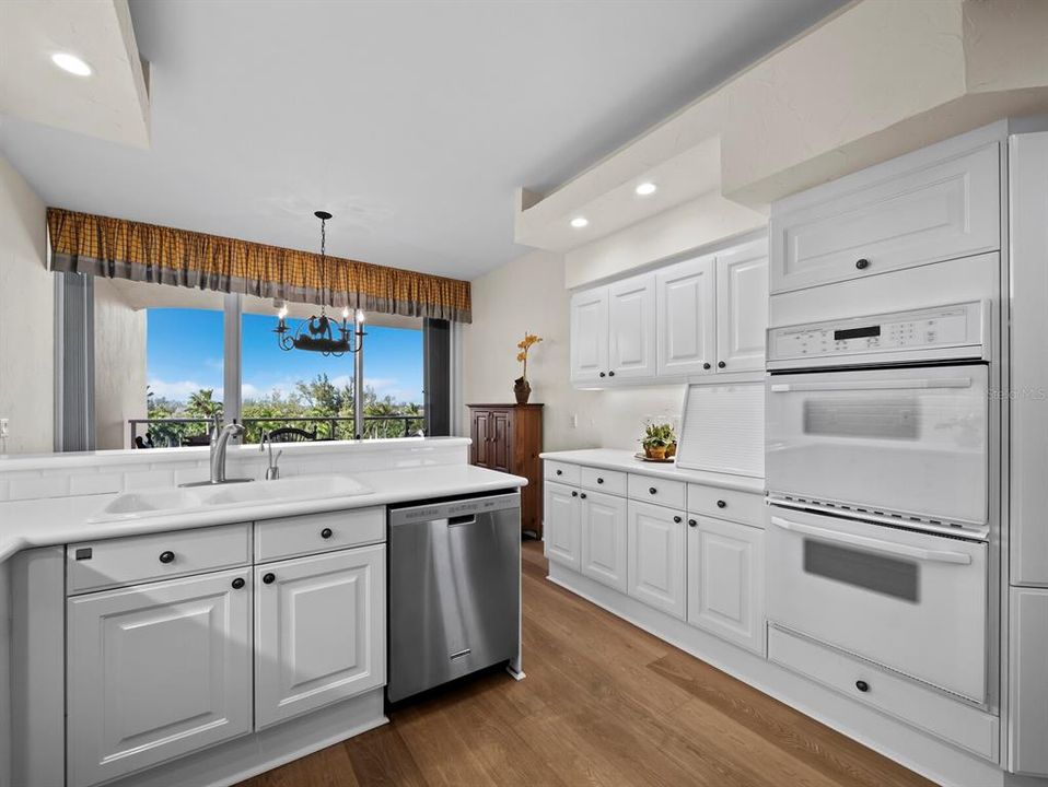 На продажу: $1,495,000 (3 спален, 3 ванн, 2550 Квадратных фут)