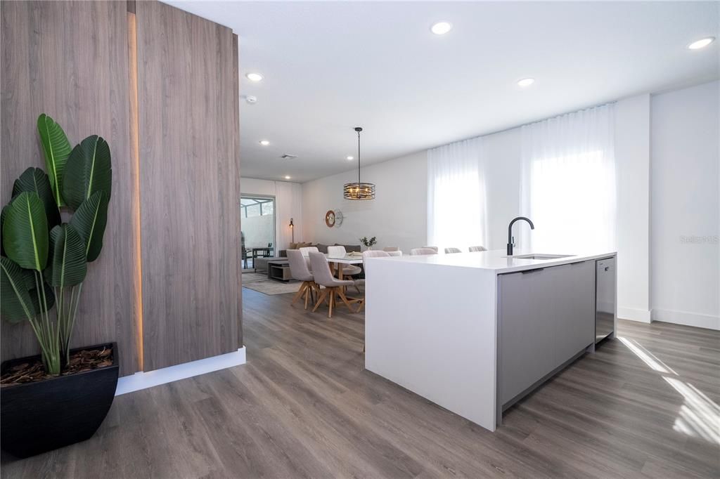 На продажу: $643,800 (5 спален, 4 ванн, 2134 Квадратных фут)