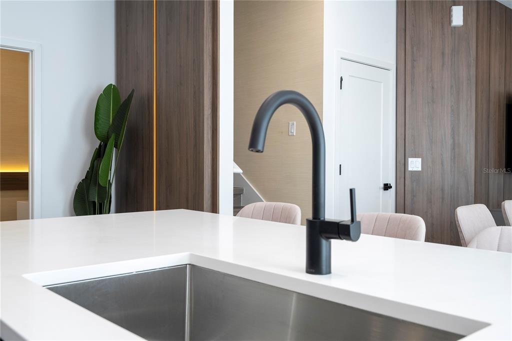 На продажу: $643,800 (5 спален, 4 ванн, 2134 Квадратных фут)