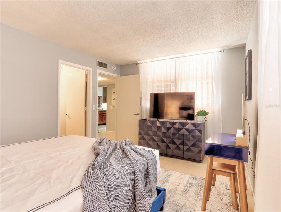 For Rent: $2,500 (2 beds, 2 baths, 1408 Square Feet)