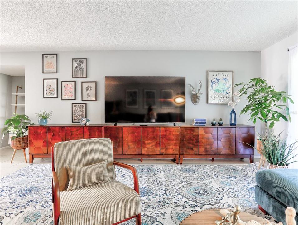 For Rent: $2,500 (2 beds, 2 baths, 1408 Square Feet)