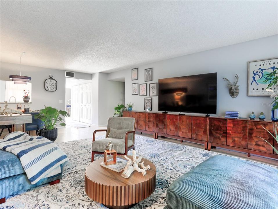 For Rent: $2,500 (2 beds, 2 baths, 1408 Square Feet)