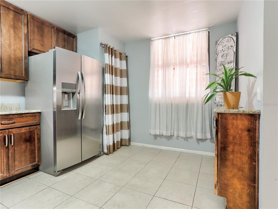 For Rent: $2,500 (2 beds, 2 baths, 1408 Square Feet)