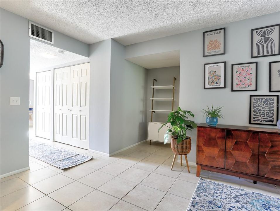 For Rent: $2,500 (2 beds, 2 baths, 1408 Square Feet)