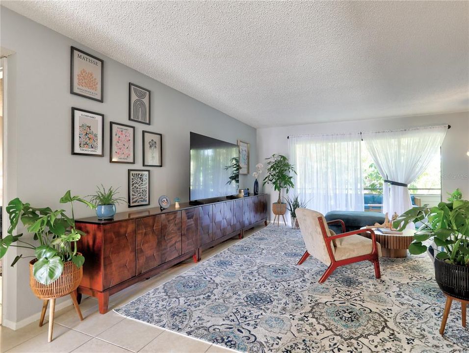 For Rent: $2,500 (2 beds, 2 baths, 1408 Square Feet)