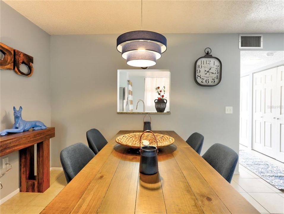 For Rent: $2,500 (2 beds, 2 baths, 1408 Square Feet)