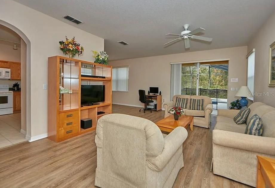 For Sale: $380,000 (4 beds, 3 baths, 1768 Square Feet)