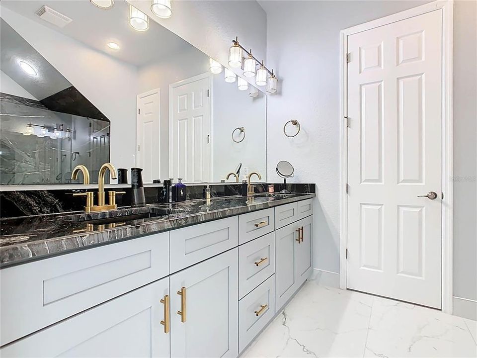 For Sale: $399,500 (3 beds, 2 baths, 1820 Square Feet)