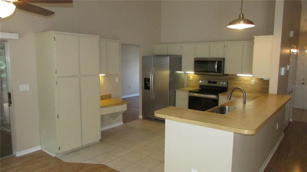 На продажу: $289,900 (3 спален, 2 ванн, 1799 Квадратных фут)