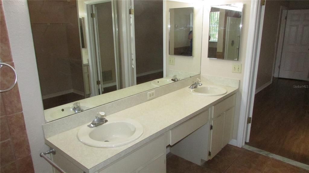 На продажу: $289,900 (3 спален, 2 ванн, 1799 Квадратных фут)