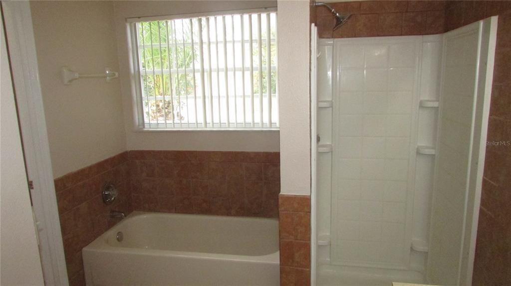 На продажу: $289,900 (3 спален, 2 ванн, 1799 Квадратных фут)