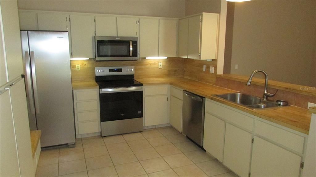 На продажу: $289,900 (3 спален, 2 ванн, 1799 Квадратных фут)