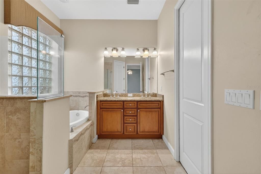 For Sale: $375,000 (3 beds, 2 baths, 1551 Square Feet)