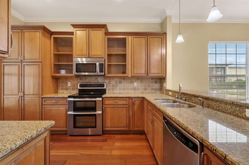 For Sale: $375,000 (3 beds, 2 baths, 1551 Square Feet)