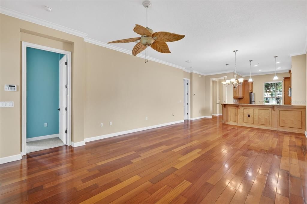 For Sale: $375,000 (3 beds, 2 baths, 1551 Square Feet)