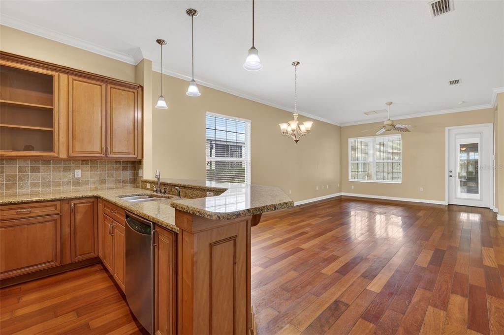 For Sale: $375,000 (3 beds, 2 baths, 1551 Square Feet)