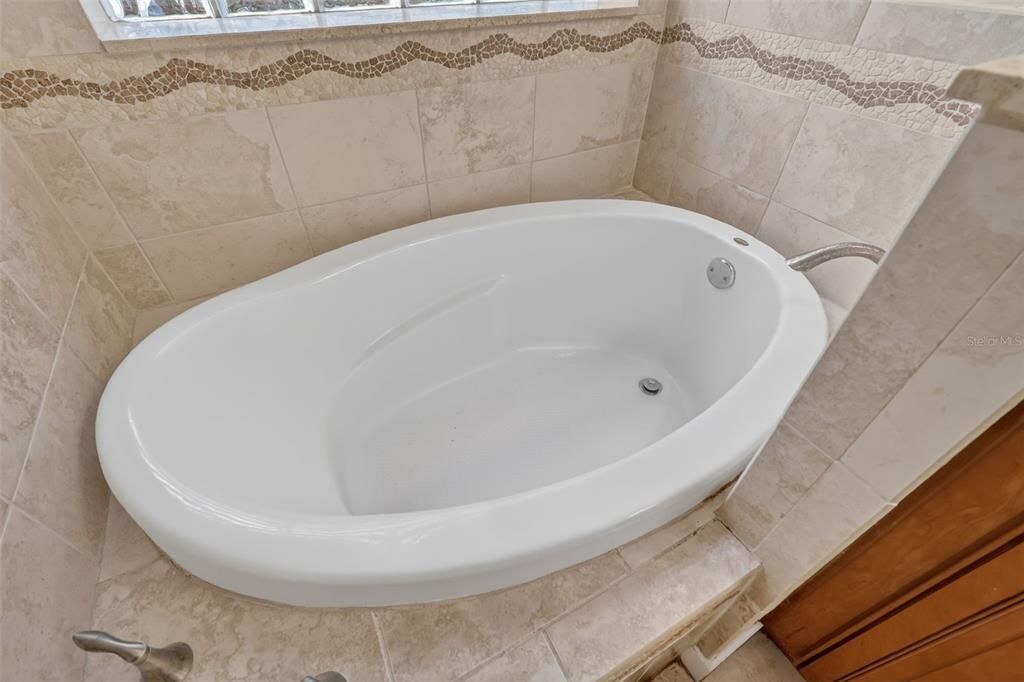 For Sale: $375,000 (3 beds, 2 baths, 1551 Square Feet)