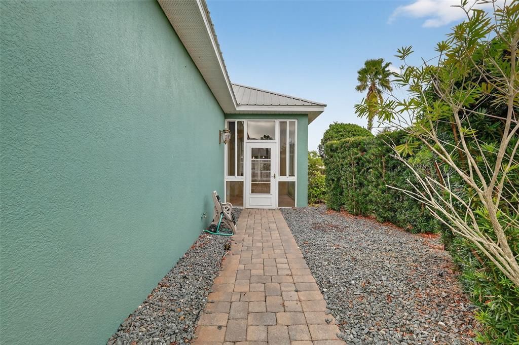 For Sale: $375,000 (3 beds, 2 baths, 1551 Square Feet)