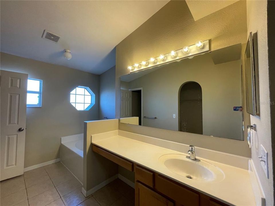 For Sale: $289,900 (3 beds, 2 baths, 1874 Square Feet)