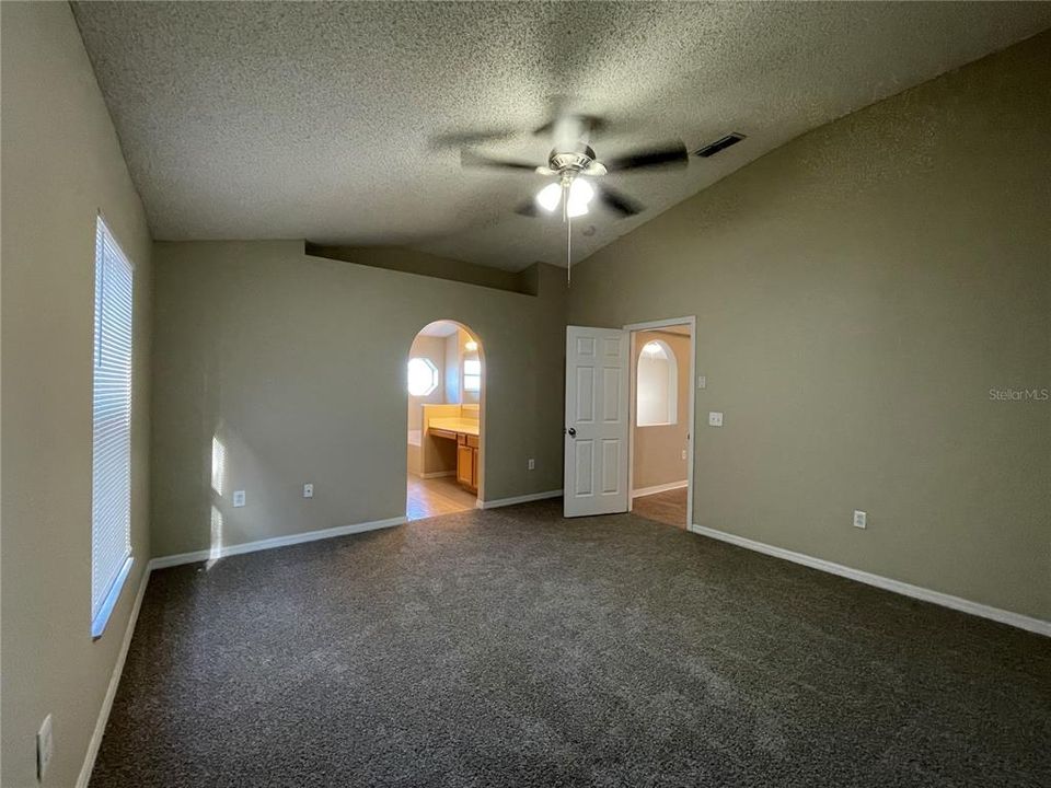 For Sale: $289,900 (3 beds, 2 baths, 1874 Square Feet)