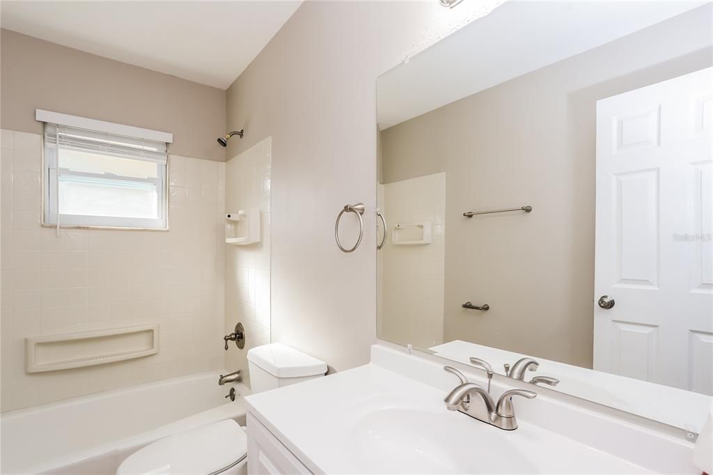 For Rent: $2,110 (3 beds, 2 baths, 1110 Square Feet)