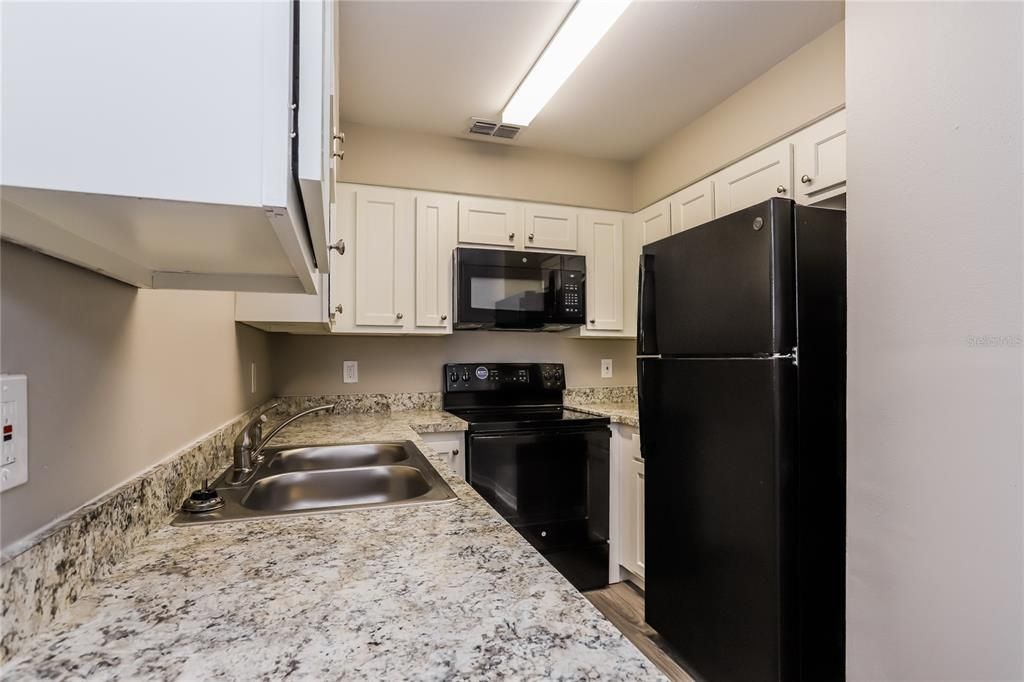 For Rent: $2,110 (3 beds, 2 baths, 1110 Square Feet)