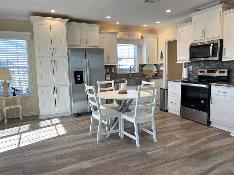 For Sale: $349,000 (2 beds, 2 baths, 1148 Square Feet)