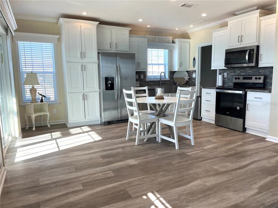 For Sale: $349,000 (2 beds, 2 baths, 1148 Square Feet)