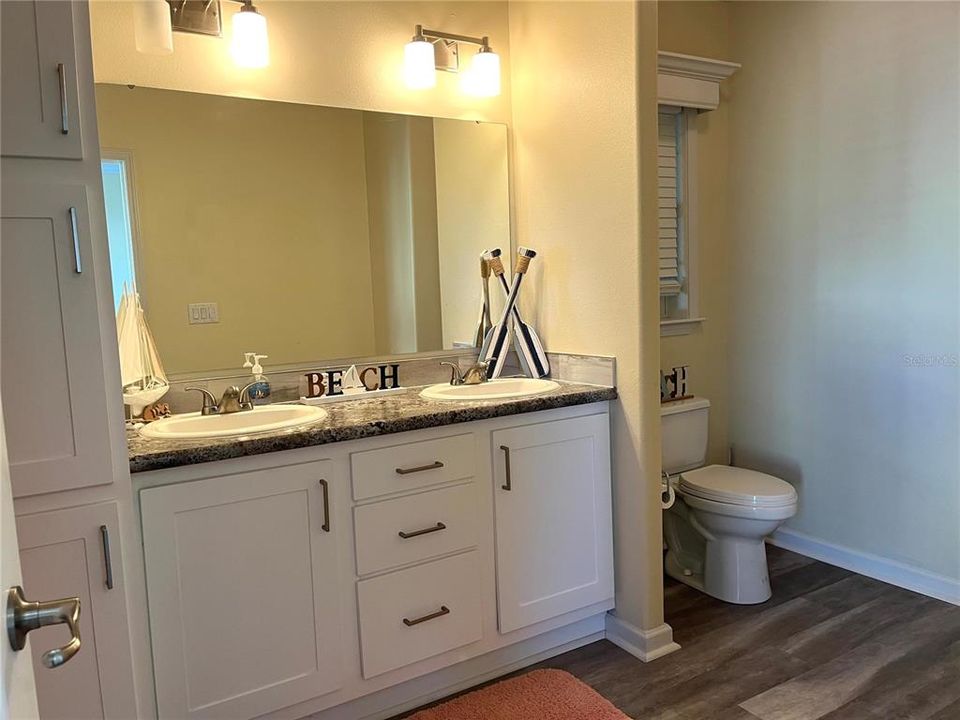 For Sale: $349,000 (2 beds, 2 baths, 1148 Square Feet)