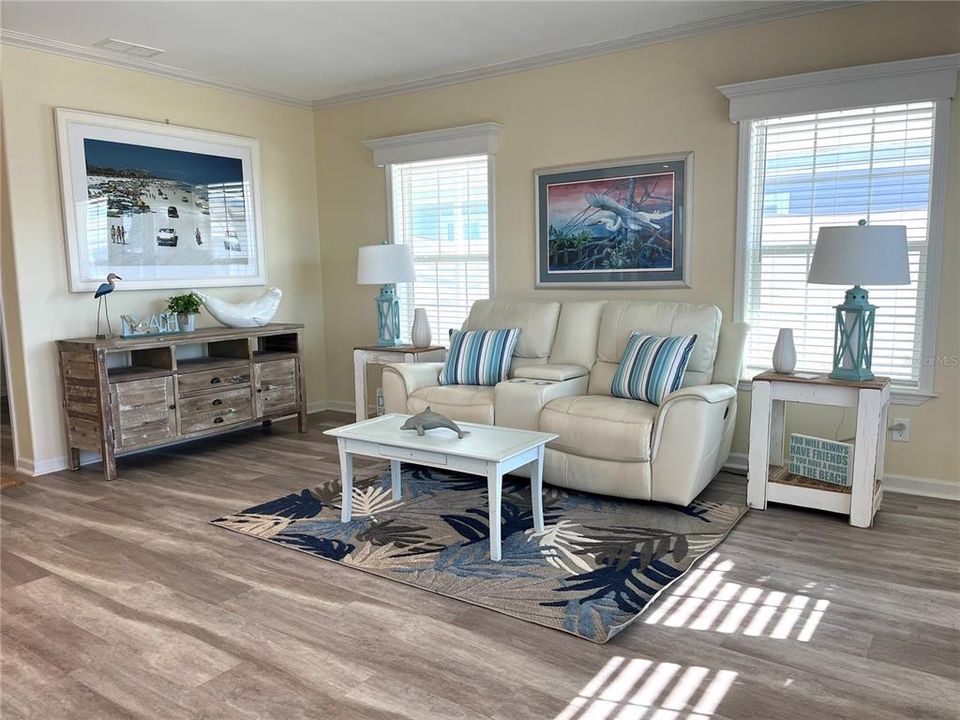 For Sale: $349,000 (2 beds, 2 baths, 1148 Square Feet)