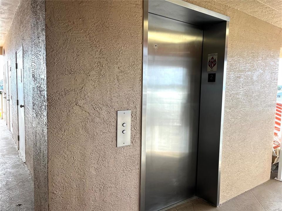 For Sale: $349,000 (2 beds, 2 baths, 1148 Square Feet)