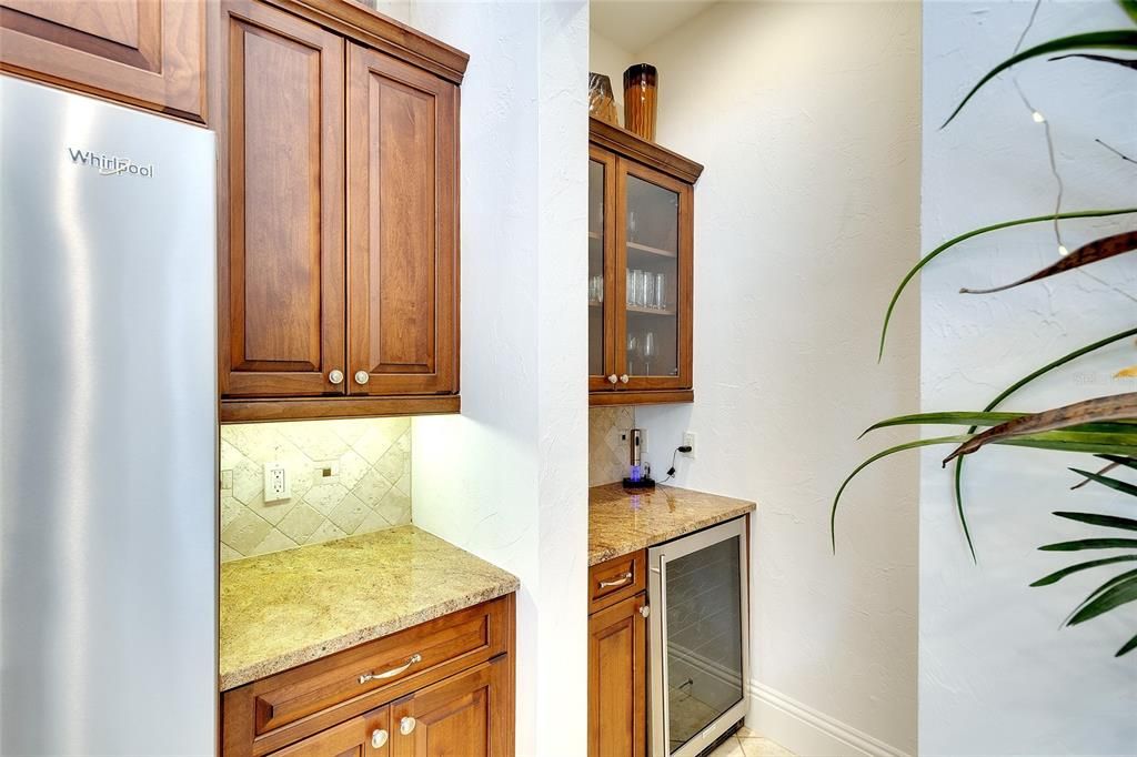 En Venta: $1,150,000 (3 camas, 3 baños, 2519 Pies cuadrados)