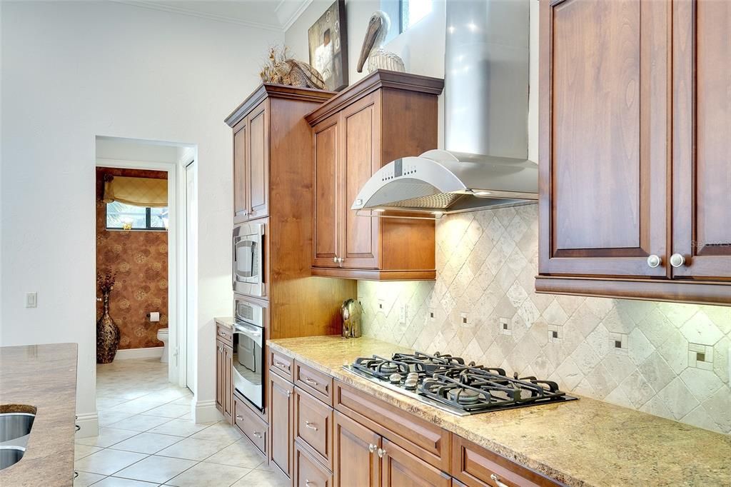 En Venta: $1,150,000 (3 camas, 3 baños, 2519 Pies cuadrados)